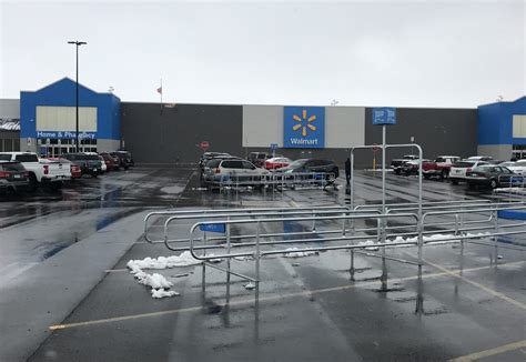 Walmart greenfield indiana - You will find Walmart Supercenter situated at an ideal location at 1965 North State Street, in the north region of Greenfield. This grocery store is a handy addition to the districts of Maxwell, Finly, Fountaintown, Fortville, Charlottesville and New Palestine. Today's (Wednesday) hours of operation are 6:00 am to 11:00 pm. 